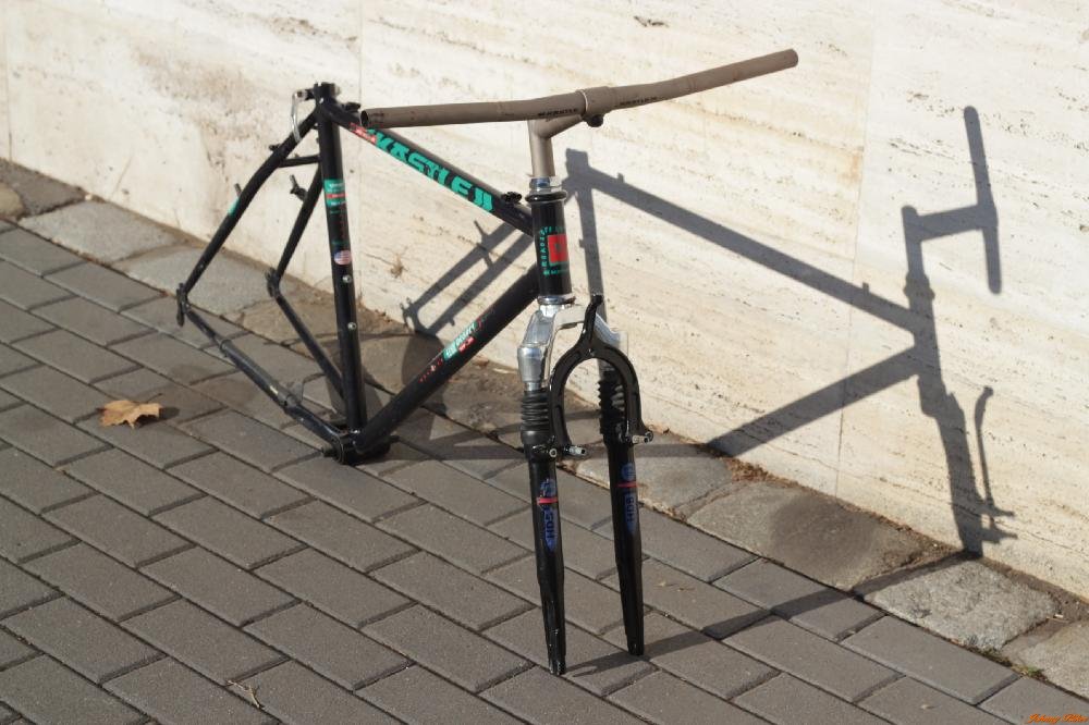 Használt Mtb kerékpár váz teleszkópos villávval Kastle 4.0 HDB Degree 18